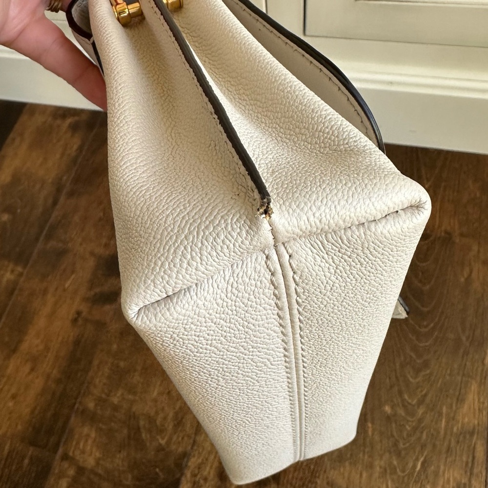 Burberry • Grain Calfskin Small Medley Crossbody • Limestone - Picture 8 of 16